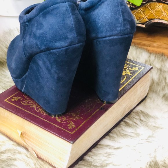 Trouve Blue Suede Platform Wedge Booties size 6 - Picture 13 of 13
